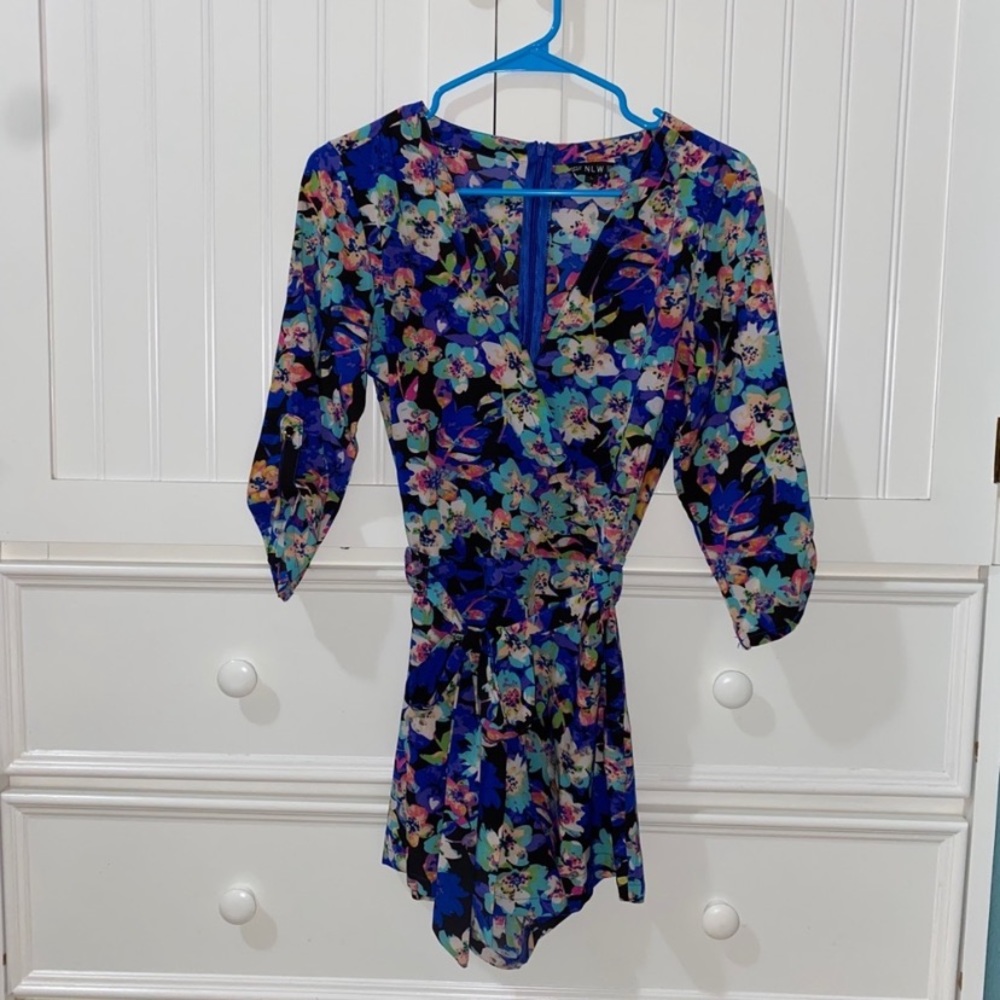 ! NLW Floral Pattern Romper Size Large